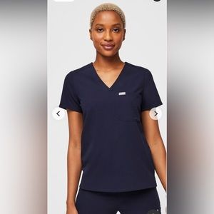 Figs Catarina one-pocket scrub top. Color navy. Size small.